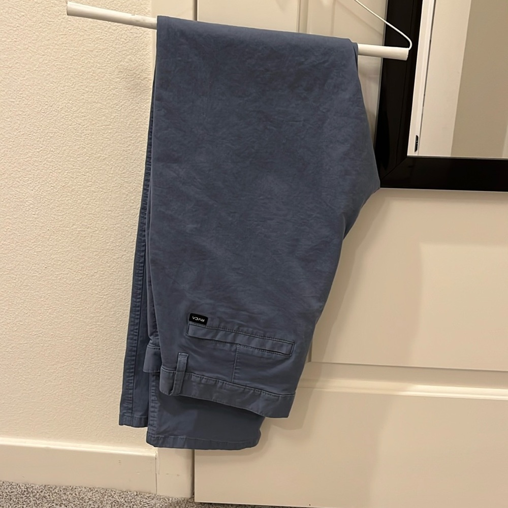 RVCA “Daggers” chinos
Size 3-
Blue/gray in color
